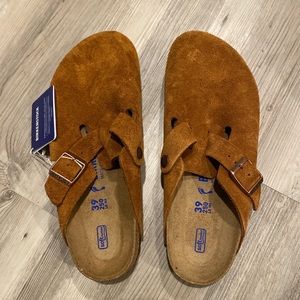 Brand New. Never Worn. Birkenstock Boston Clogs, Suede Leather in Mink-Sz 39